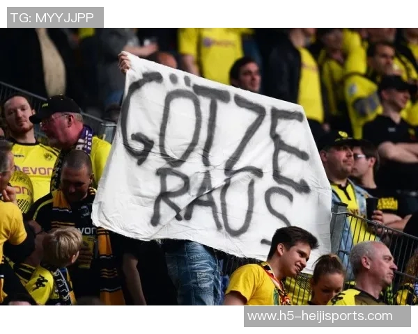 今日足球新闻聚焦全球赛事动态球员转会与战术分析精彩不断 今日足球新闻聚焦全球赛事动态球员转会与战术分析精彩不断